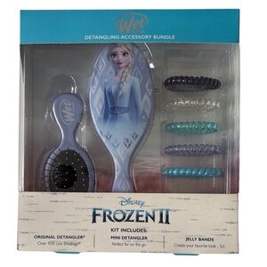 The Wet Brush Frozen II Elsa Detangling Accessory Bundle